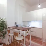 Minimal & Cozy Near Duomo * Milano