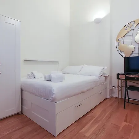 Minimal & Cozy Near Duomo Daire