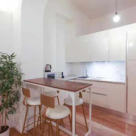 Minimal & Cozy Near Duomo * ミラノ