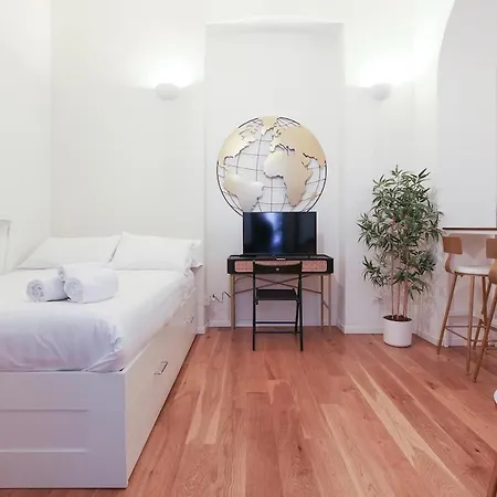 Minimal & Cozy Near Duomo * ミラノ